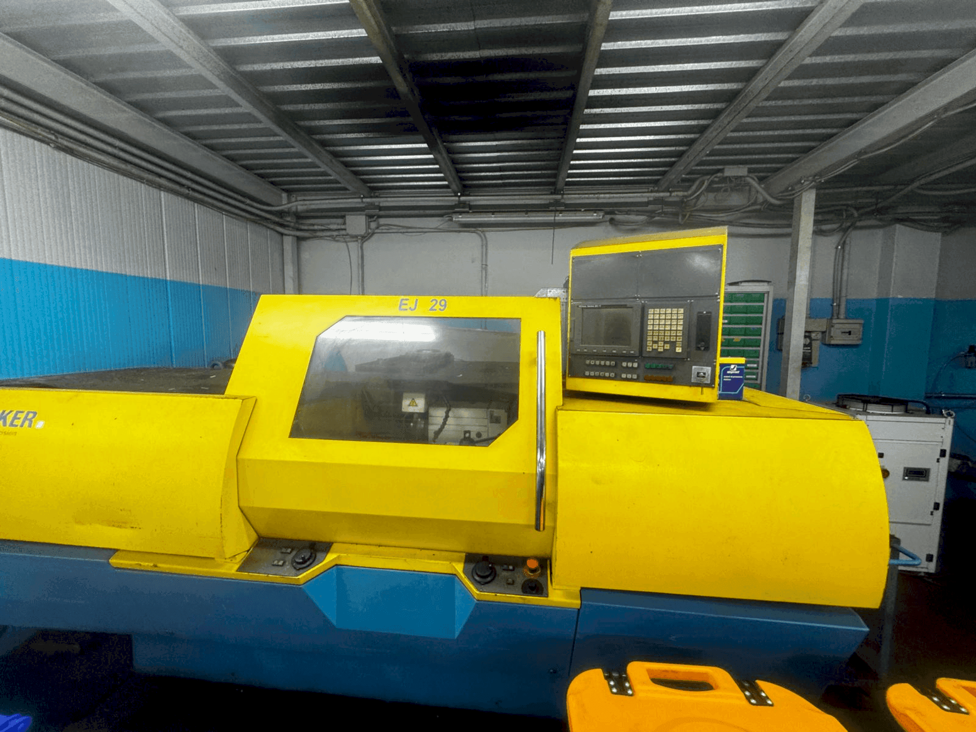 Vue de face de la machine JUNKER EJ 29 CNC