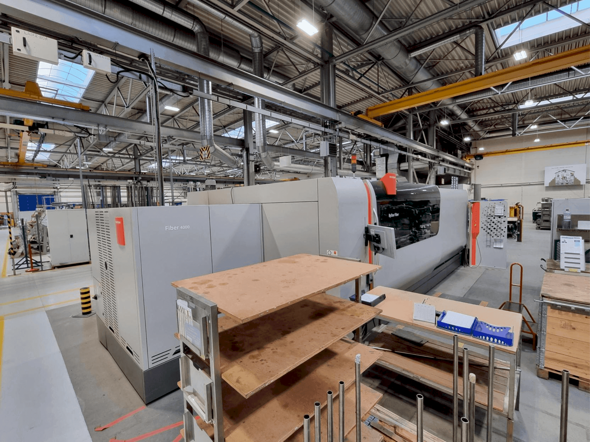 Vue de face de la machine Bystronic ByStar Fiber 4020 (2017)