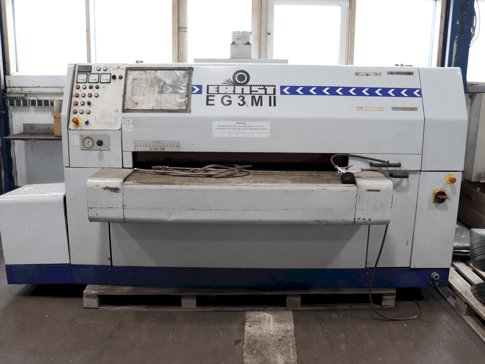 Vue de face de la machine ERNST EG3M II