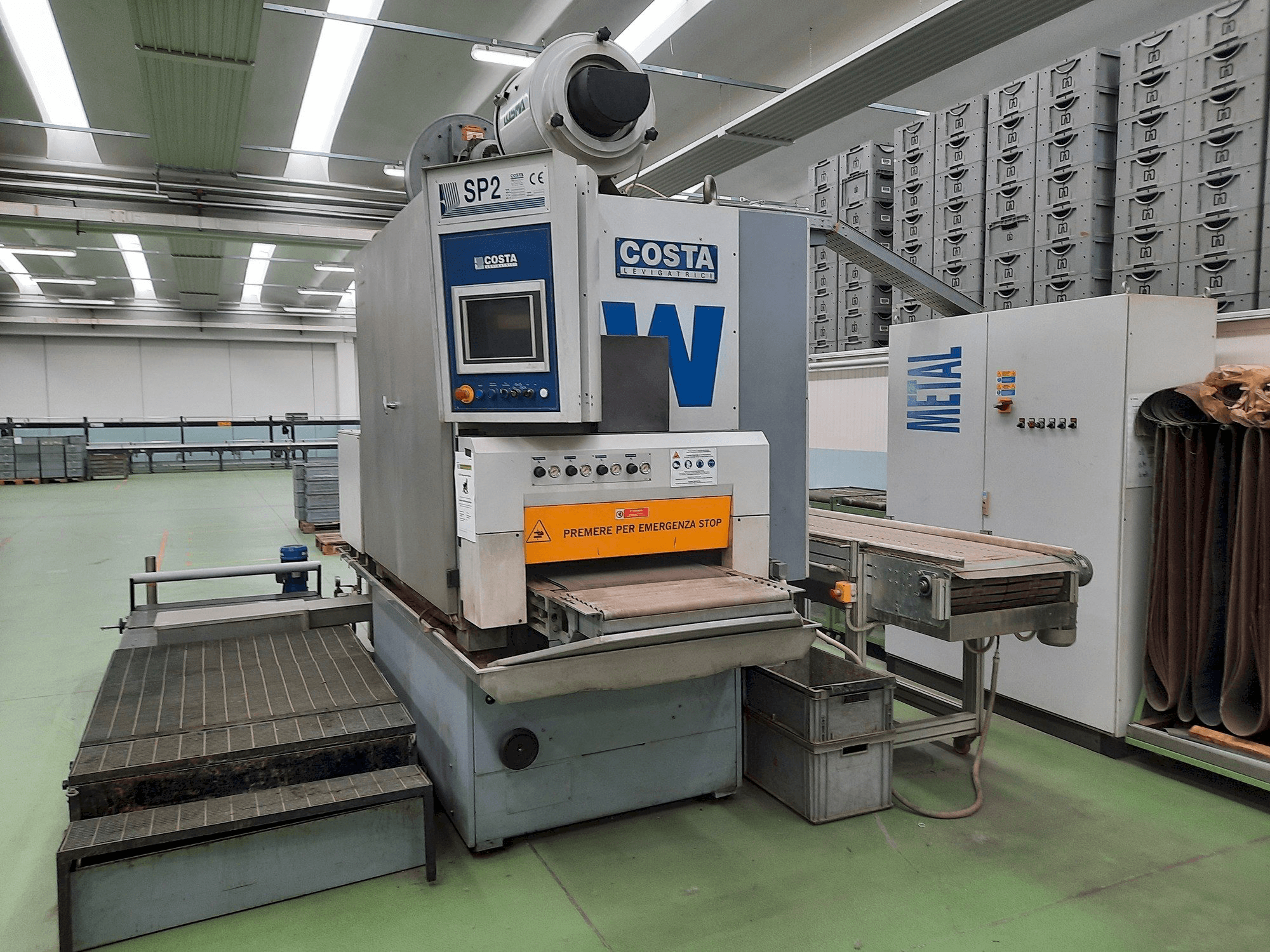 Vue de face de la machine Costa CCCC 600