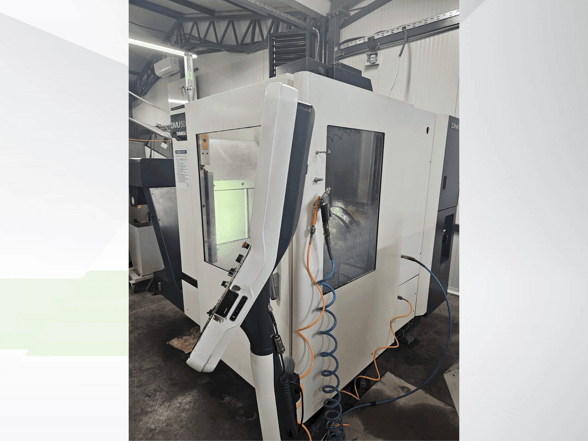 Vue de face de la machine DMG DECKEL MAHO DMU 50 eco