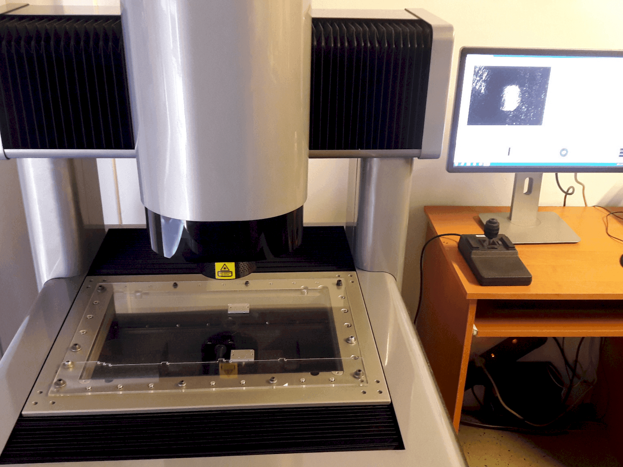 Vue de face de la machine SCHUT DeMeet-400
