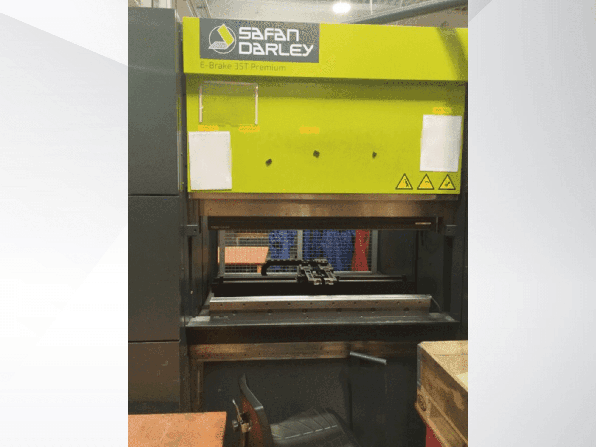 Vue de face de la machine Safan SAFAN DARLEY E-brake Premium 35-1250