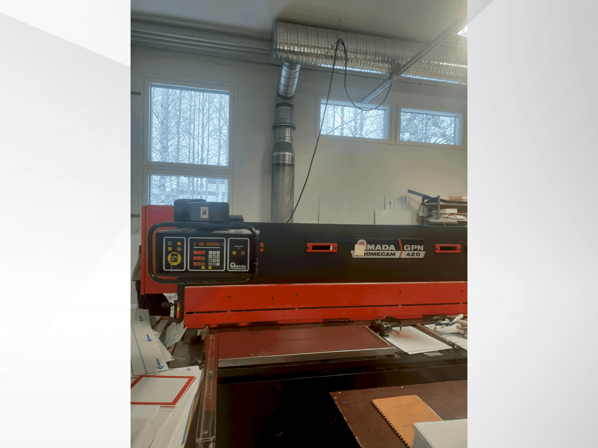 Vue de face de la machine AMADA GPN 420