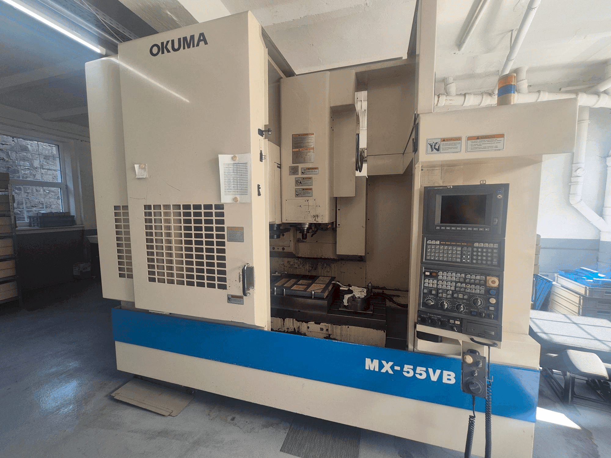 Vue de face de la machine Okuma MX-55VB