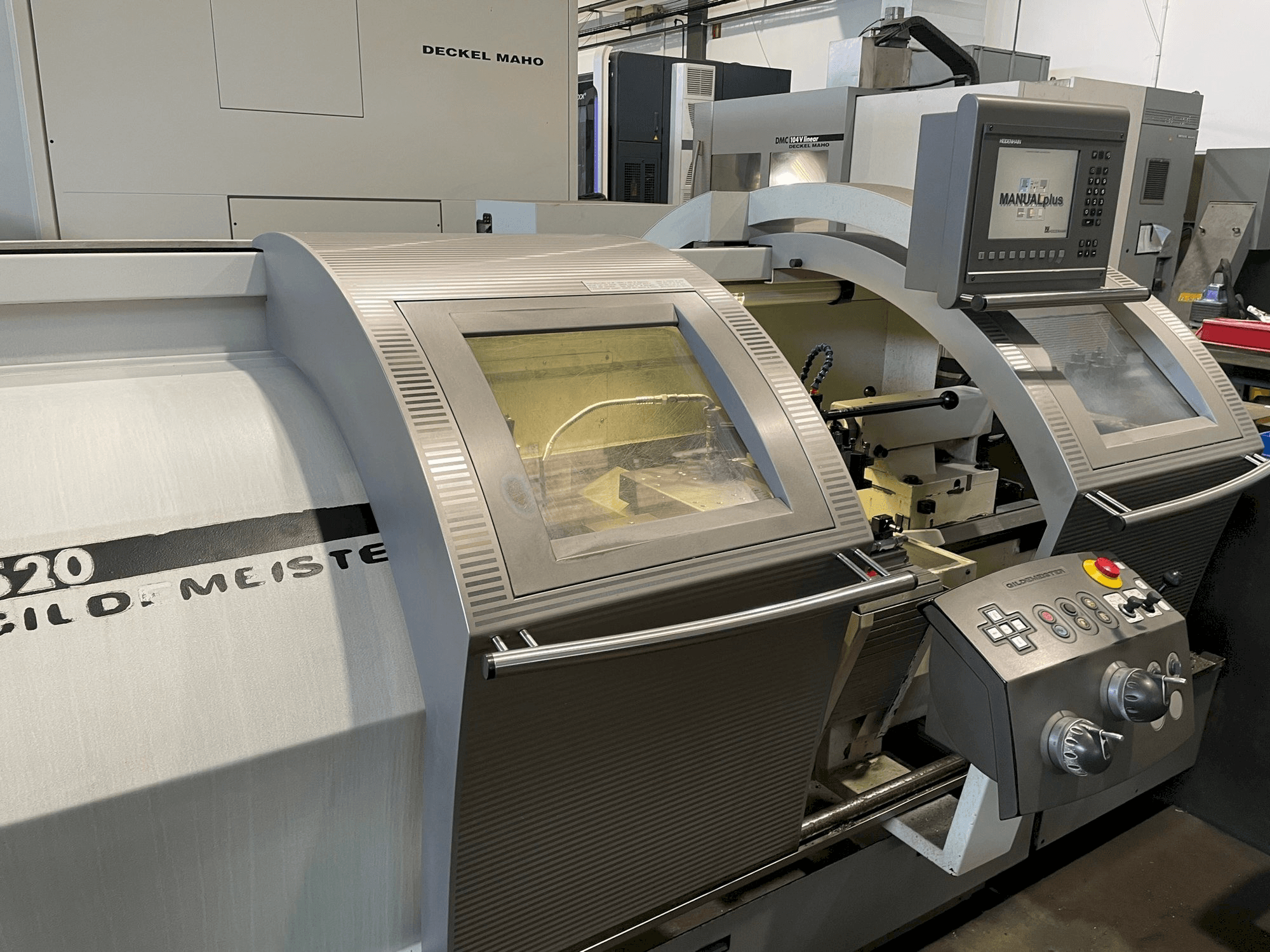 Vue de face de la machine Gildemeister NEF 520