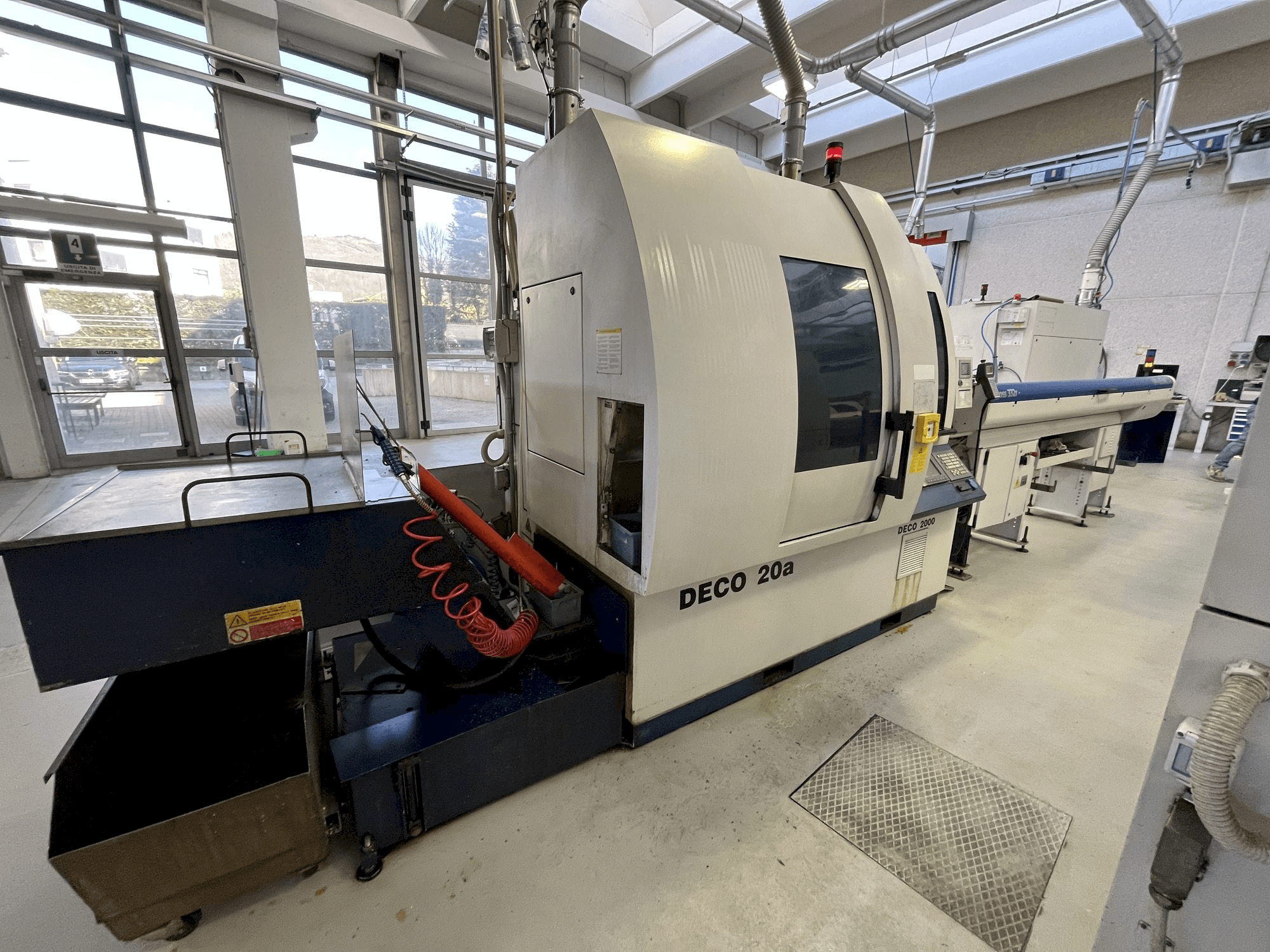 Vue de face de la machine TORNOS DECO 20A