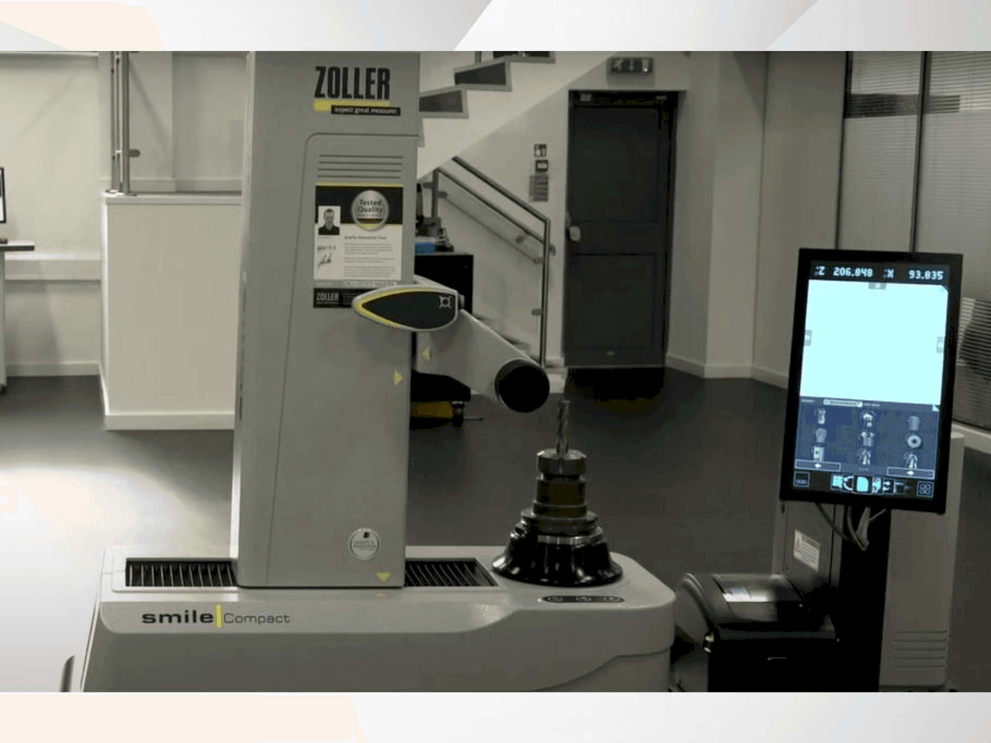 Vue de face de la machine Zoller Smile Pilot 4.0