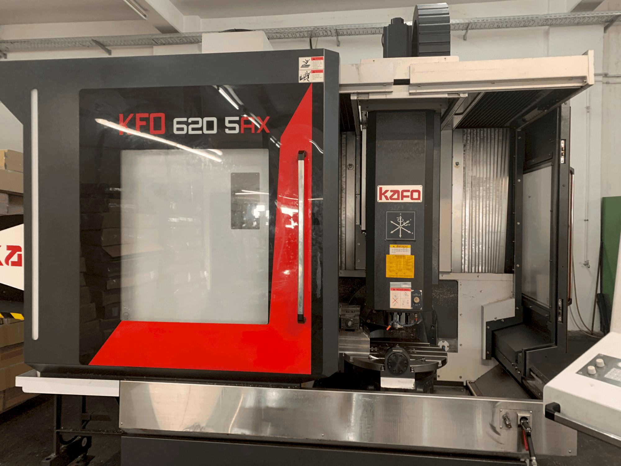 Vue de face de la machine KAFO KFO 620 5AX