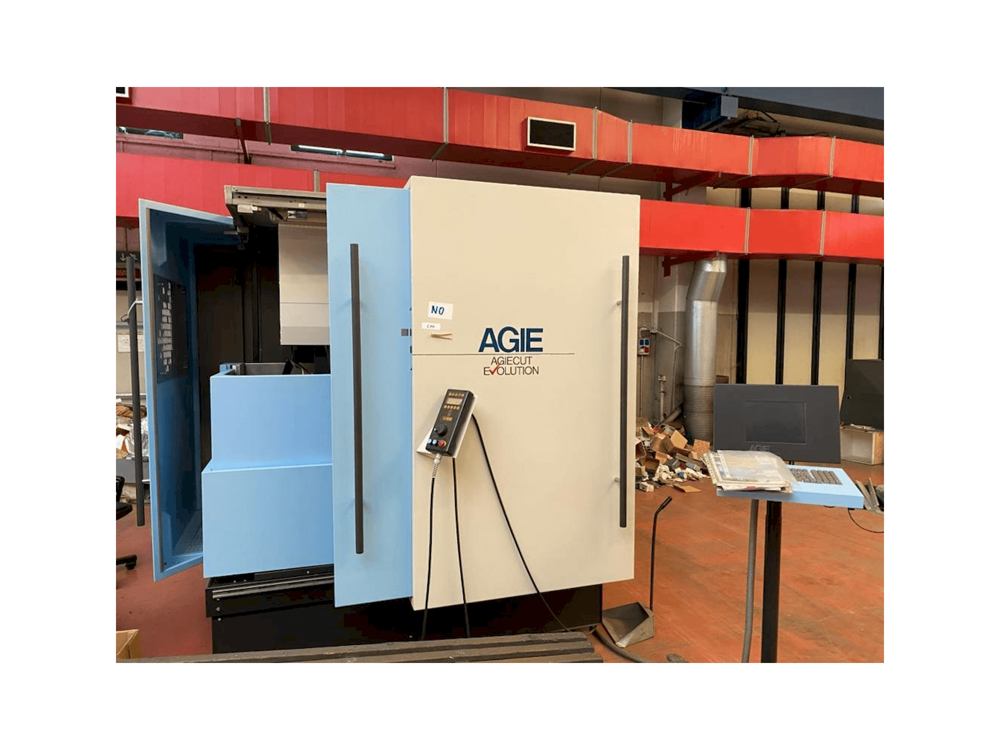 Vue de face de la machine AGIE AGIEMATIC + AGIEPULS 60 HSF