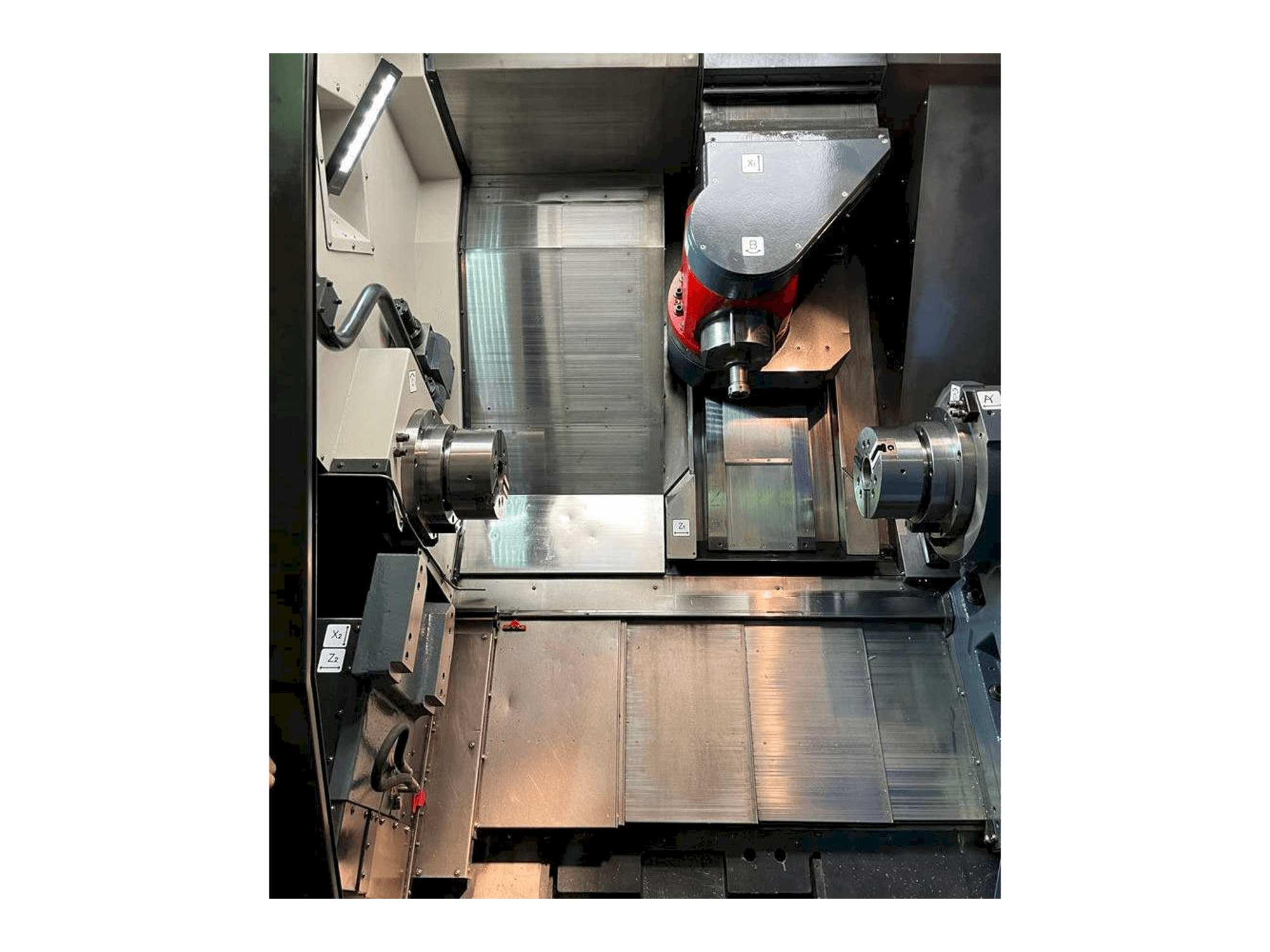 Salle de travail de la machine DOOSAN MX2000S