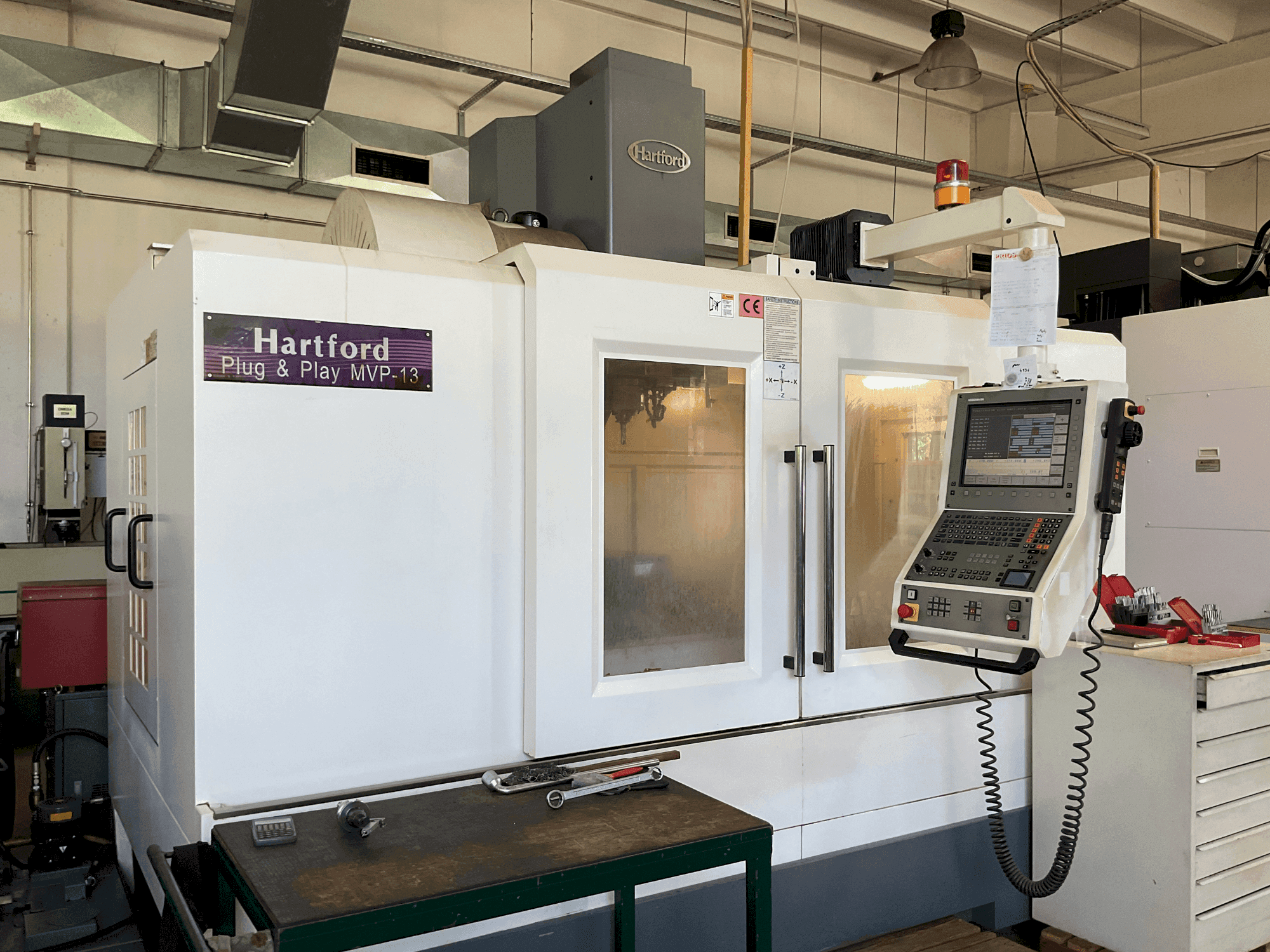 Vue de face de la machine HARTFORD MVP-13