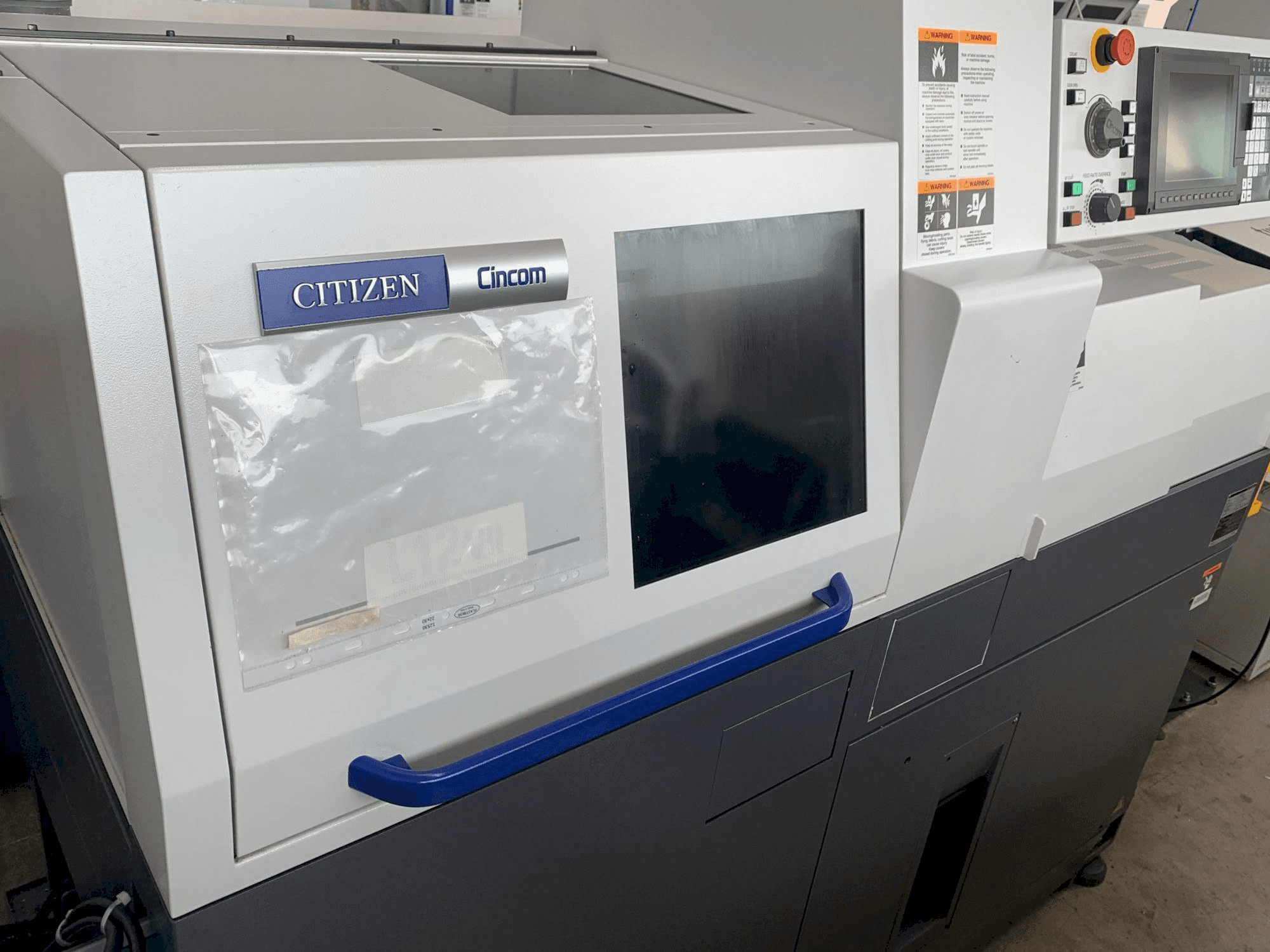 Vue de face de la machine Citizen Cincom L12