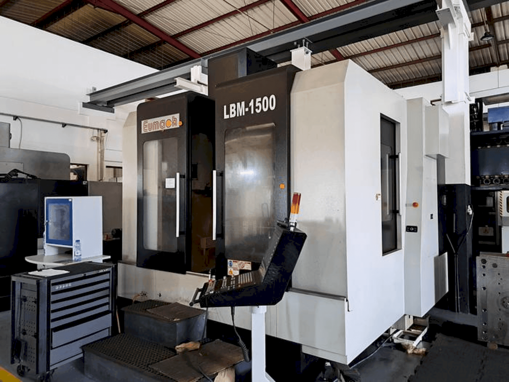 Vue de face de la machine Eumach LBM-1500