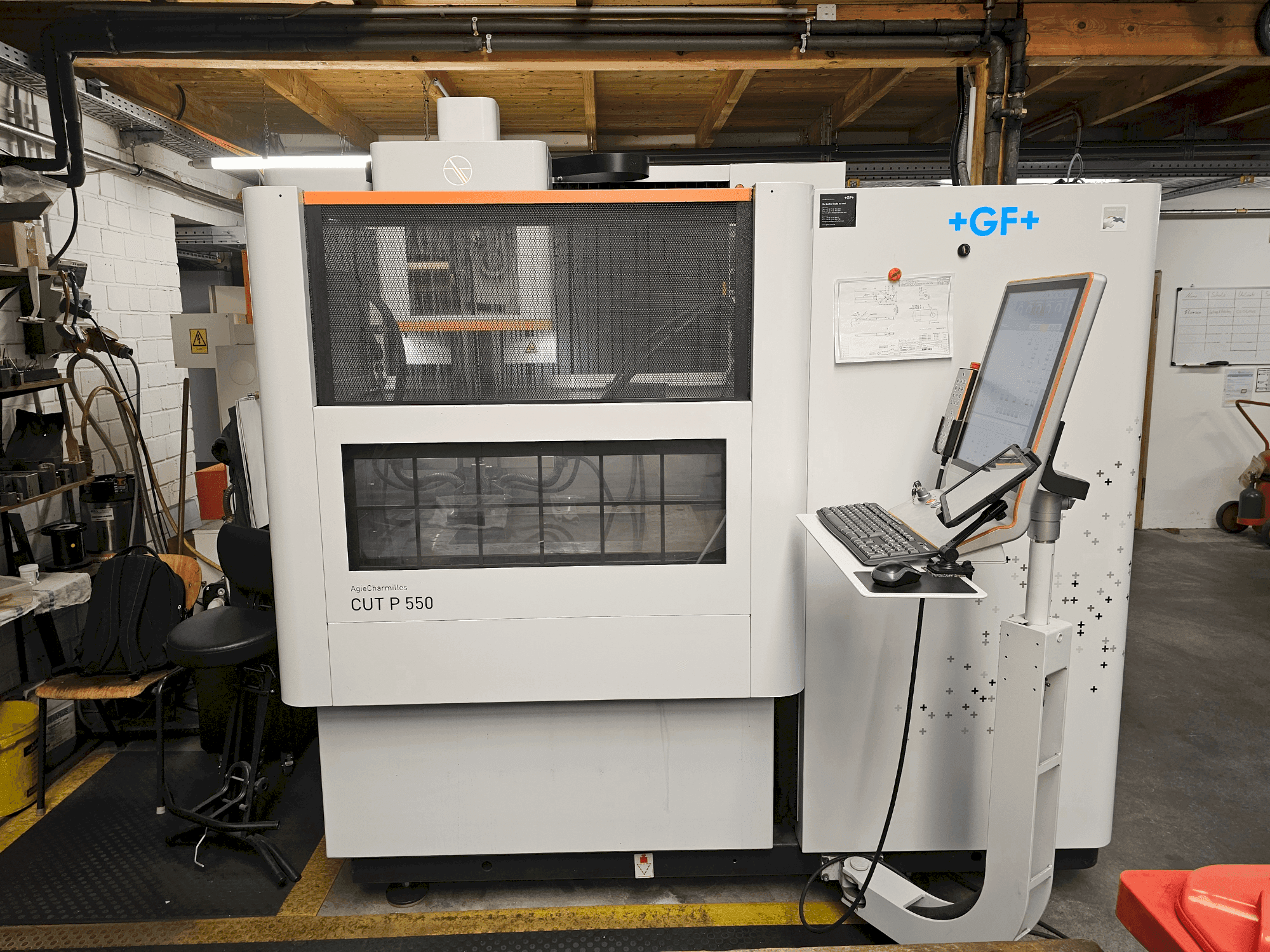 Vue de face de la machine AgieCharmilles CUT P 550