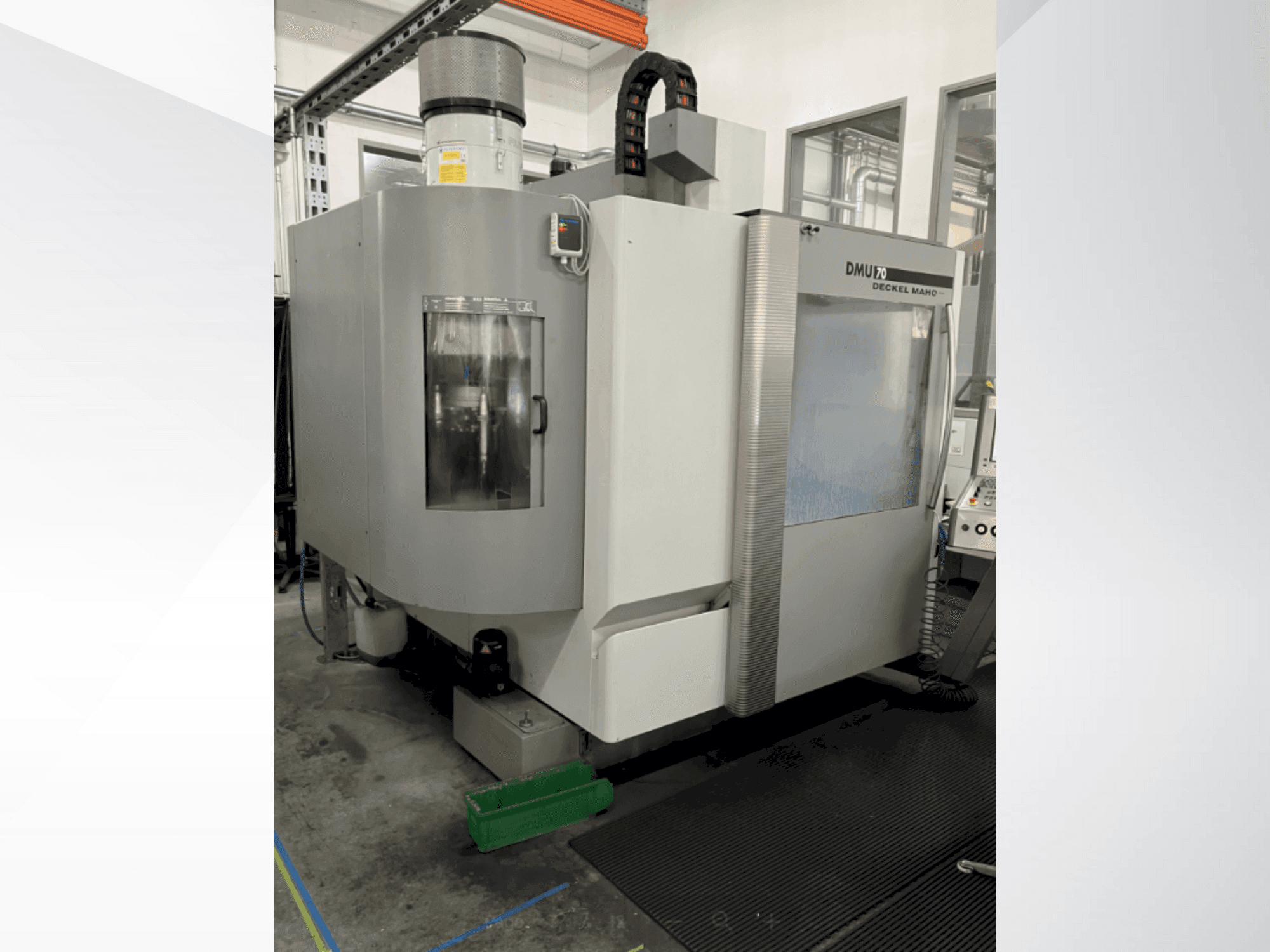 Vue de face de la machine DMG DECKEL MAHO DMU 70