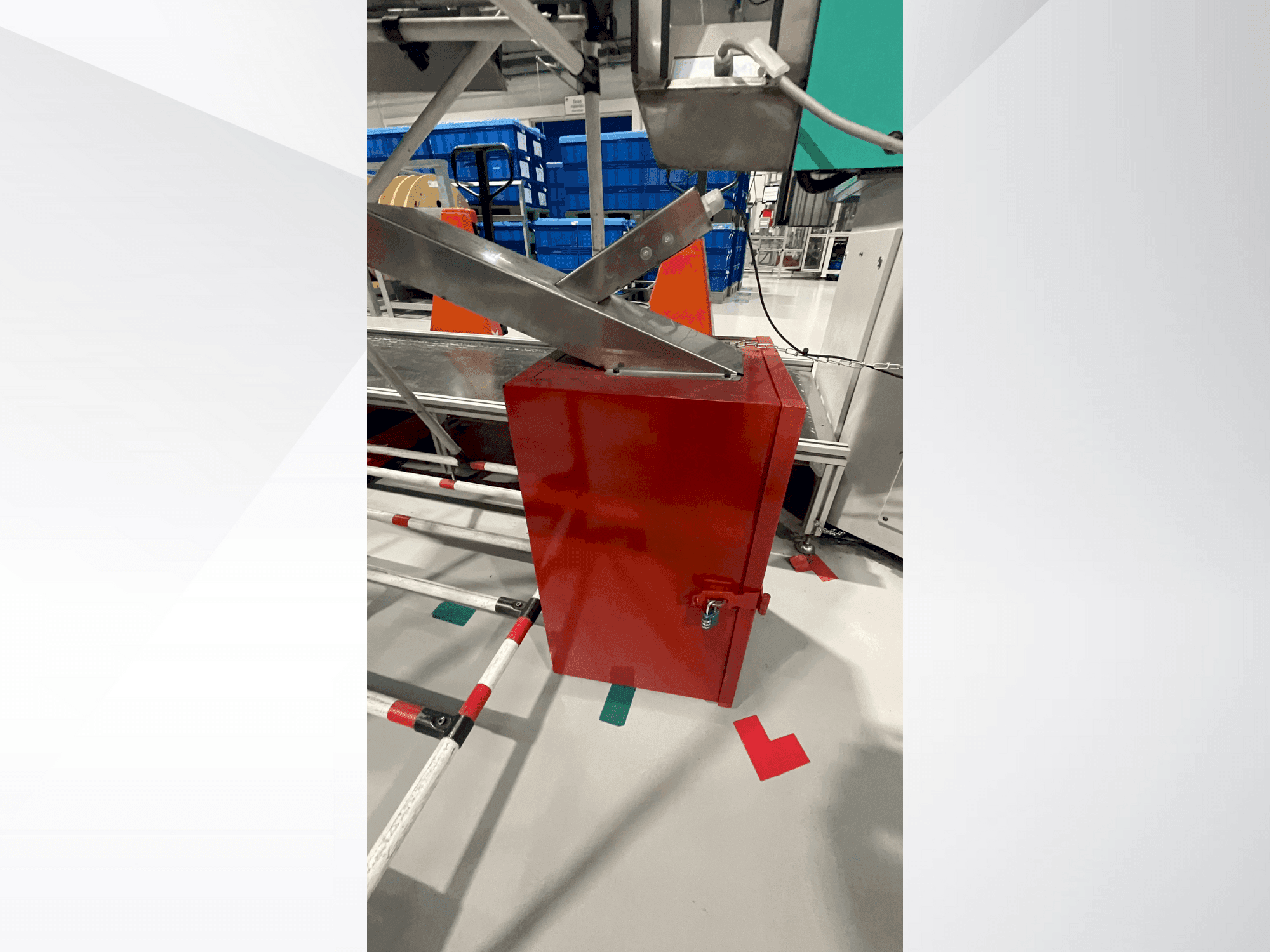 Vue de face de la machine Arburg Allrounder 1500 T 2000-400