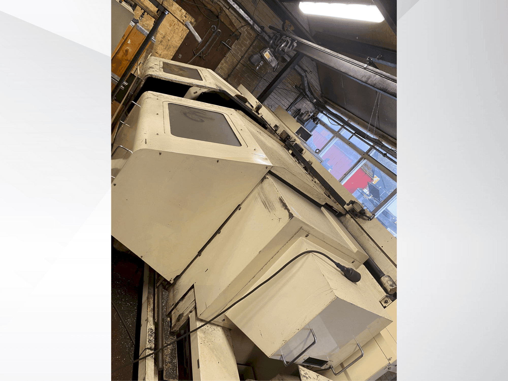 Vue de face de la machine Okuma LH35-N