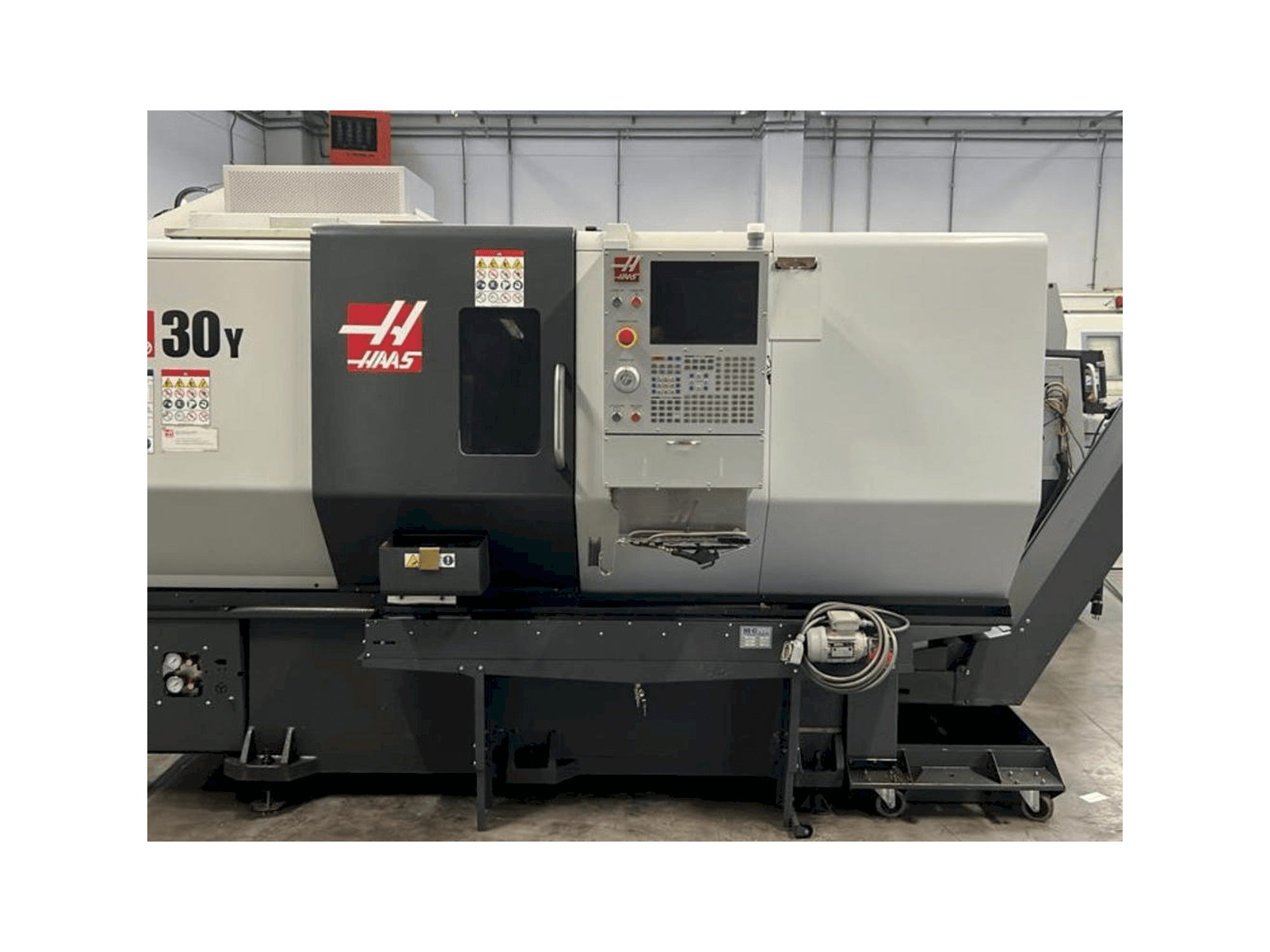 Vue de face de la machine HAAS DS30Y