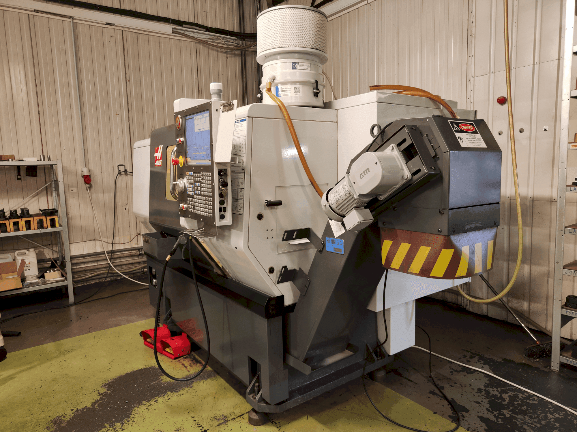 Vue de face de la machine HAAS ST-10