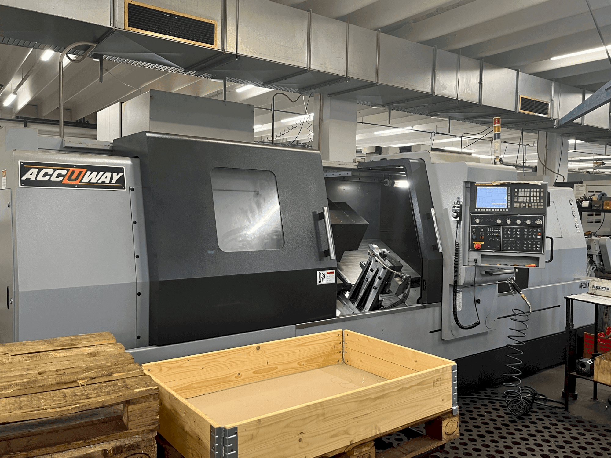 Vue de face de la machine ACCUWAY UT-300LX2M