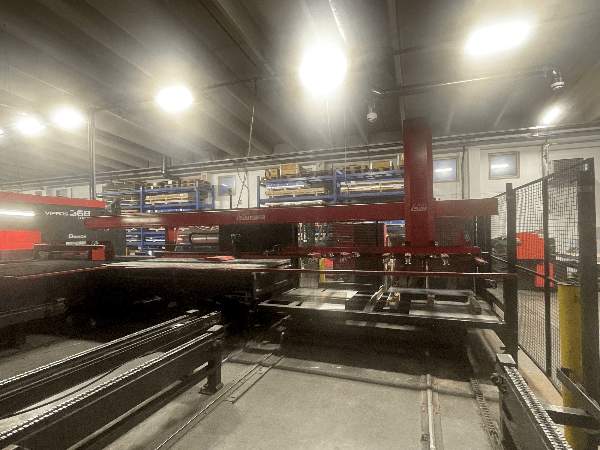 Vue de face de la machine Fms LINE AMADA