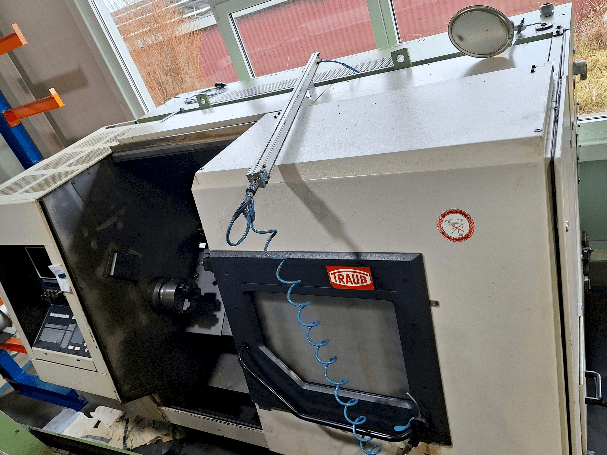 Vue de face de la machine TRAUB TND 400