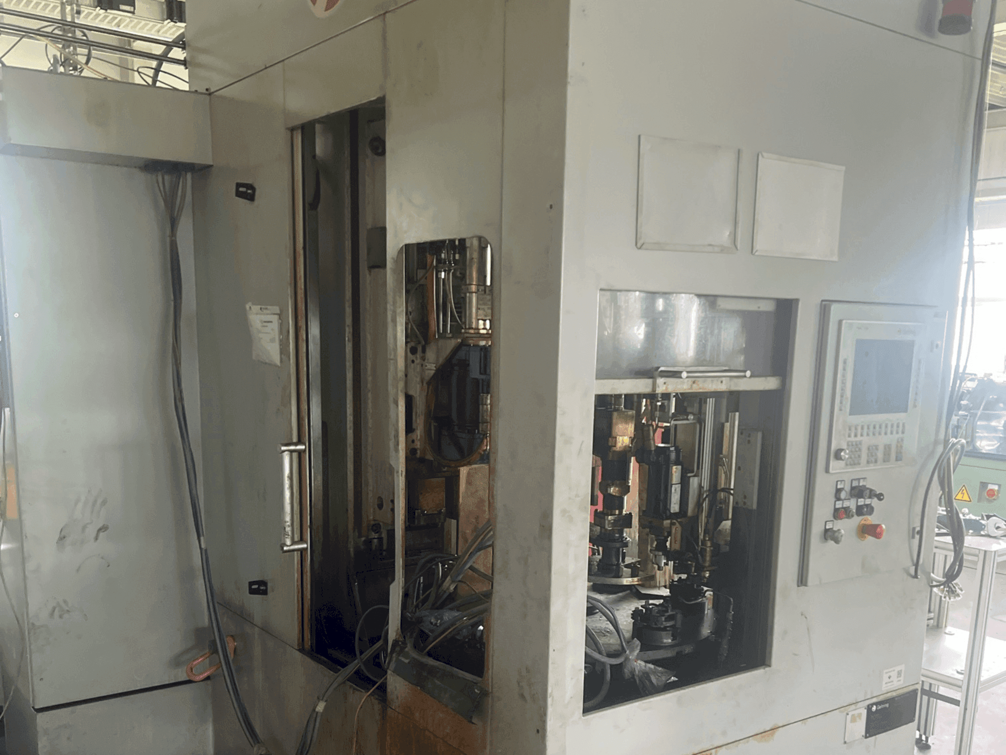 Vue droite de la machine GEHRING L2-630 (2013)