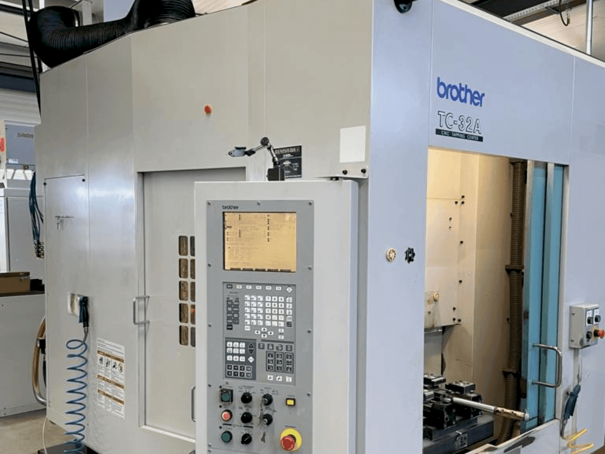 Vue de face de la machine Brother TC32A