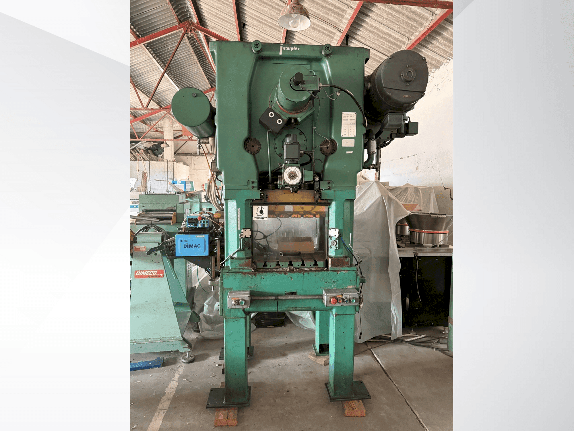 Vue de face de la machine BRUDERER BSTA 25