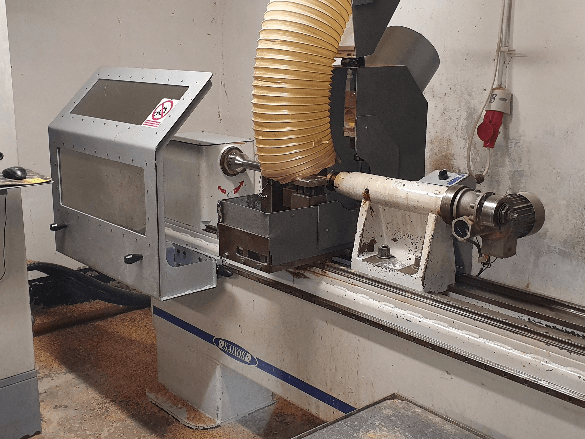 Vue de face de la machine Sahos GALAXY SH1800 CNC