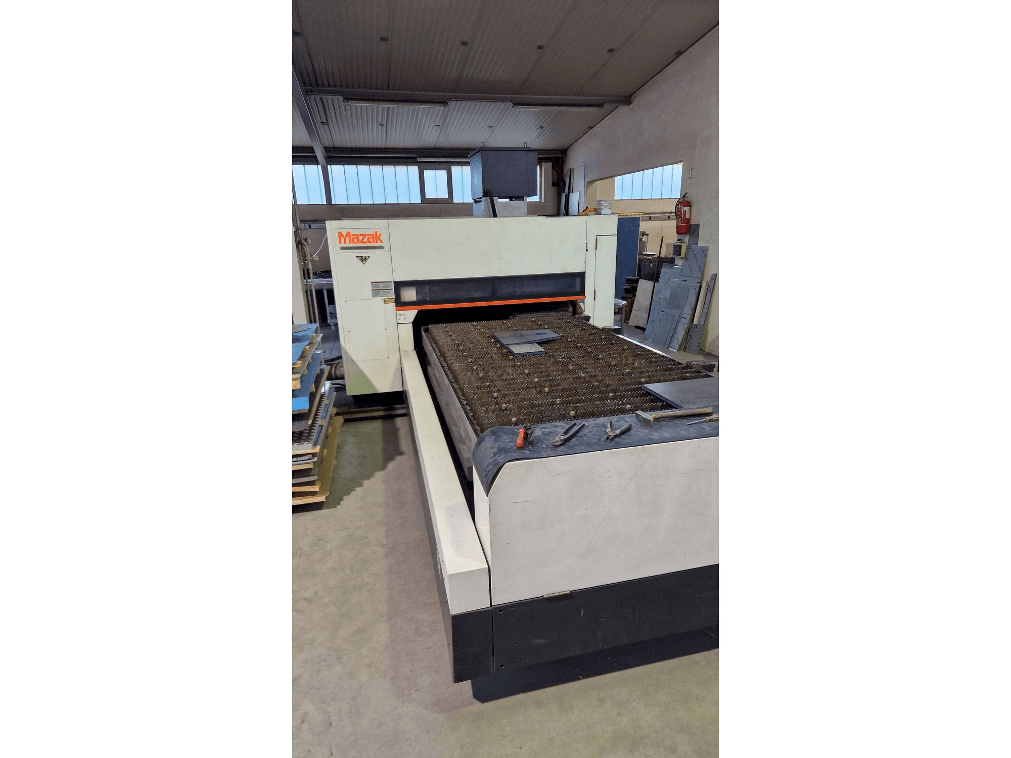 Vue de face de la machine Mazak Super Turbo-X510 Mk III G