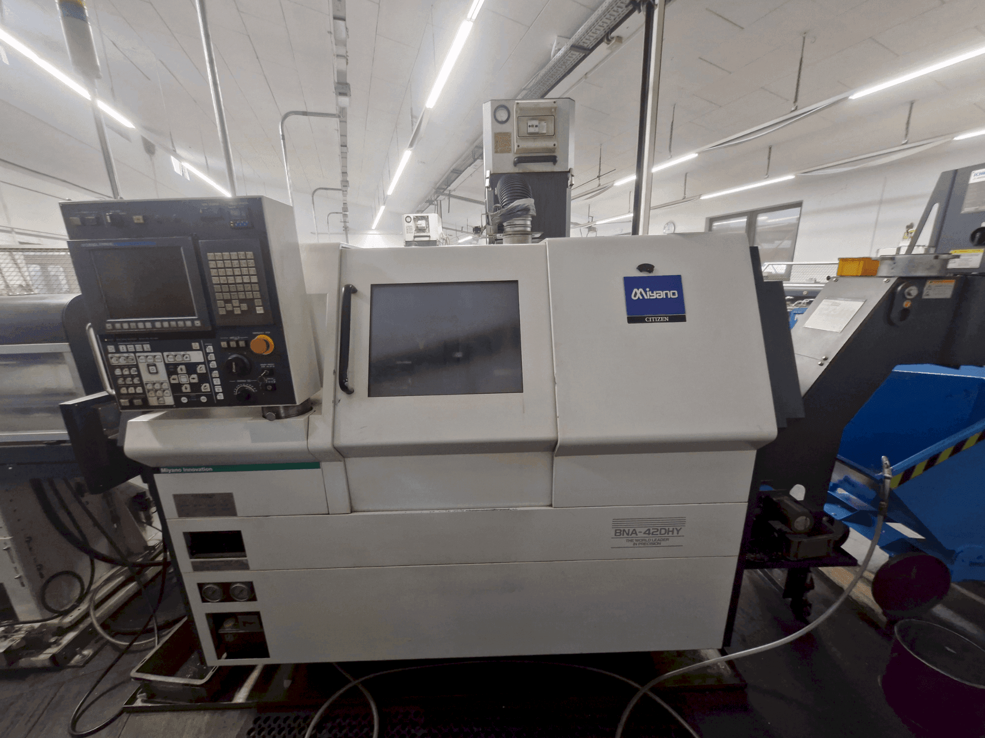 Vue de face de la machine Miyano BNA-42DHY