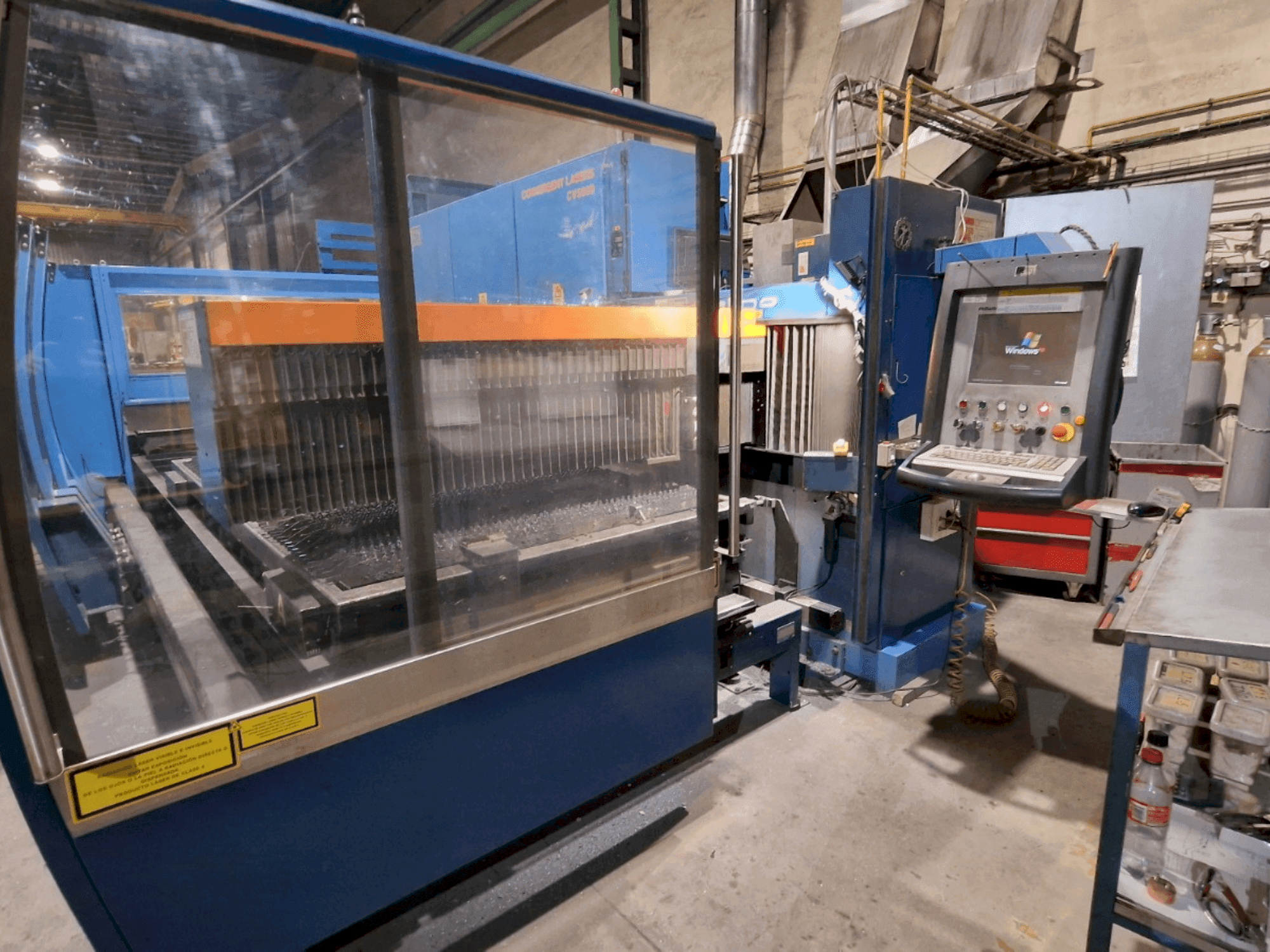 Vue de face de la machine Prima Industrie PLATINO 1530