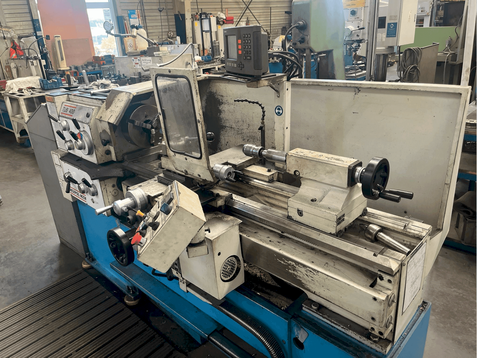 Vue de face de la machine MEXPOL WZM TUB 400