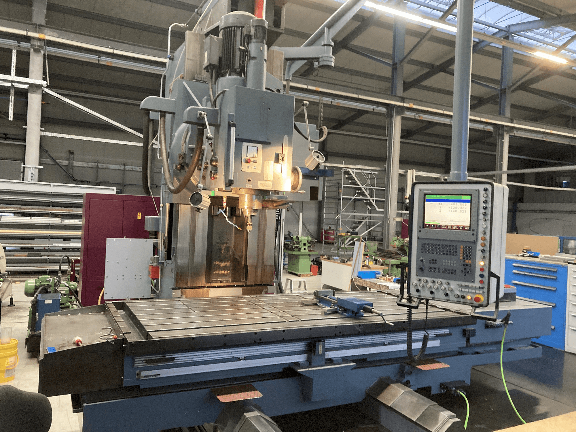 Vue de face de la machine Droop & Rein FS 130 SKE