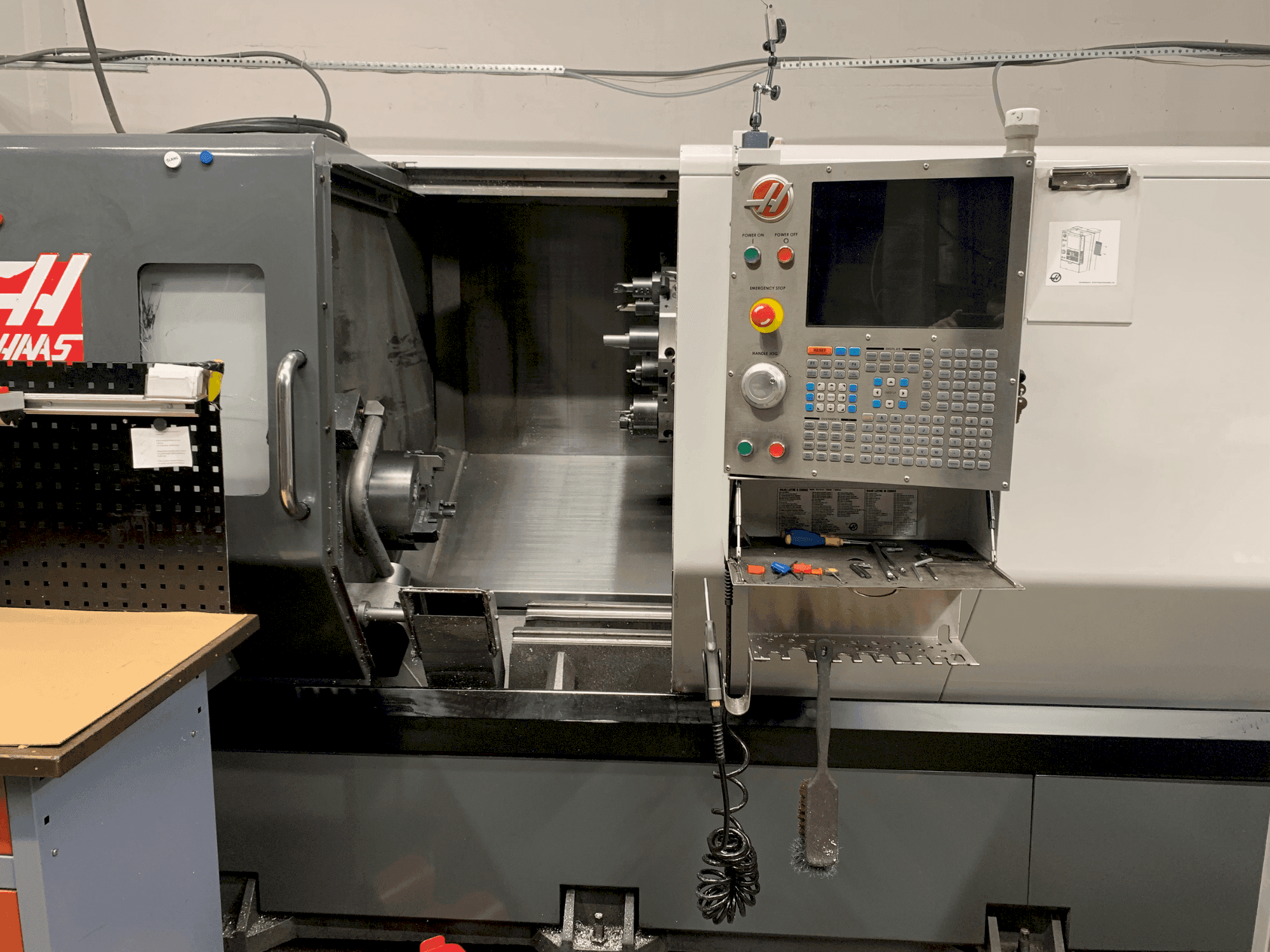 Vue de face de la machine HAAS ST-30Y