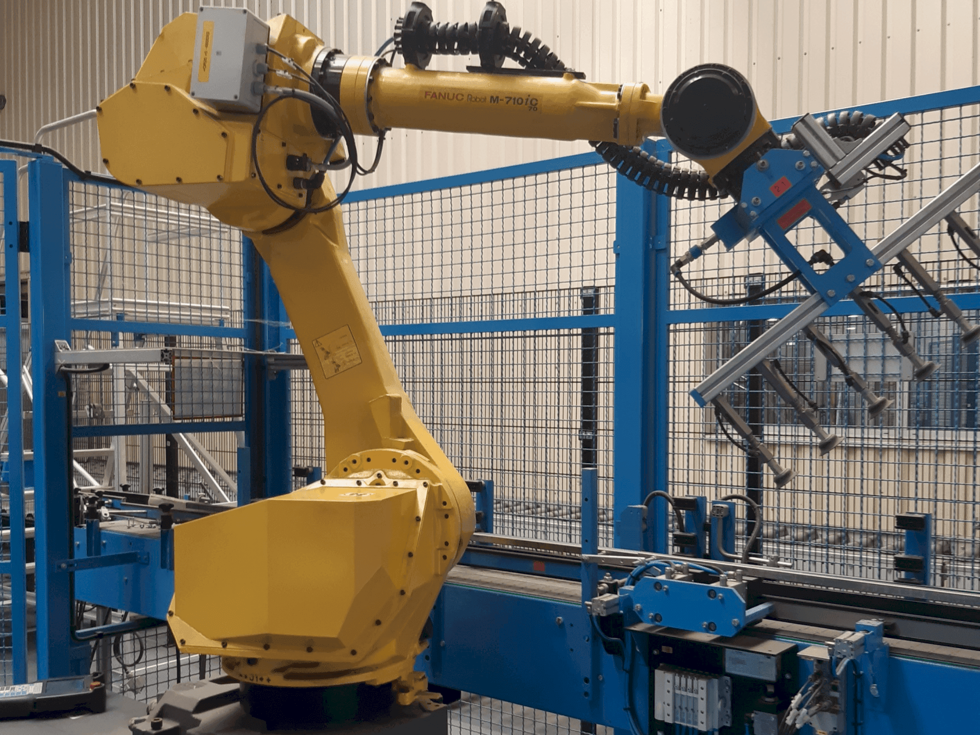 Vue de face de la machine FANUC M-710iC