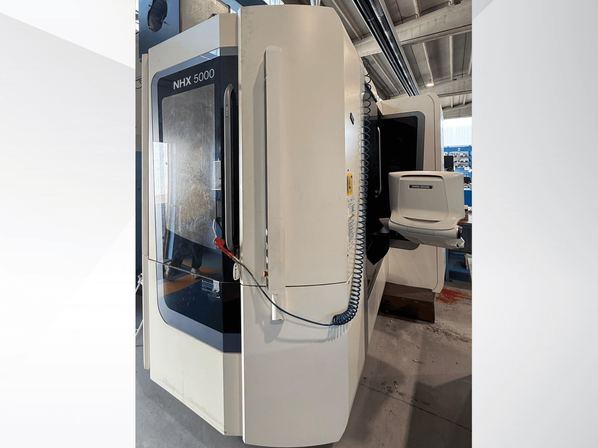 Tour horizontal DMG MORI NHX 5000, vue de face, montrant le panneau de commande et le porte-broche.