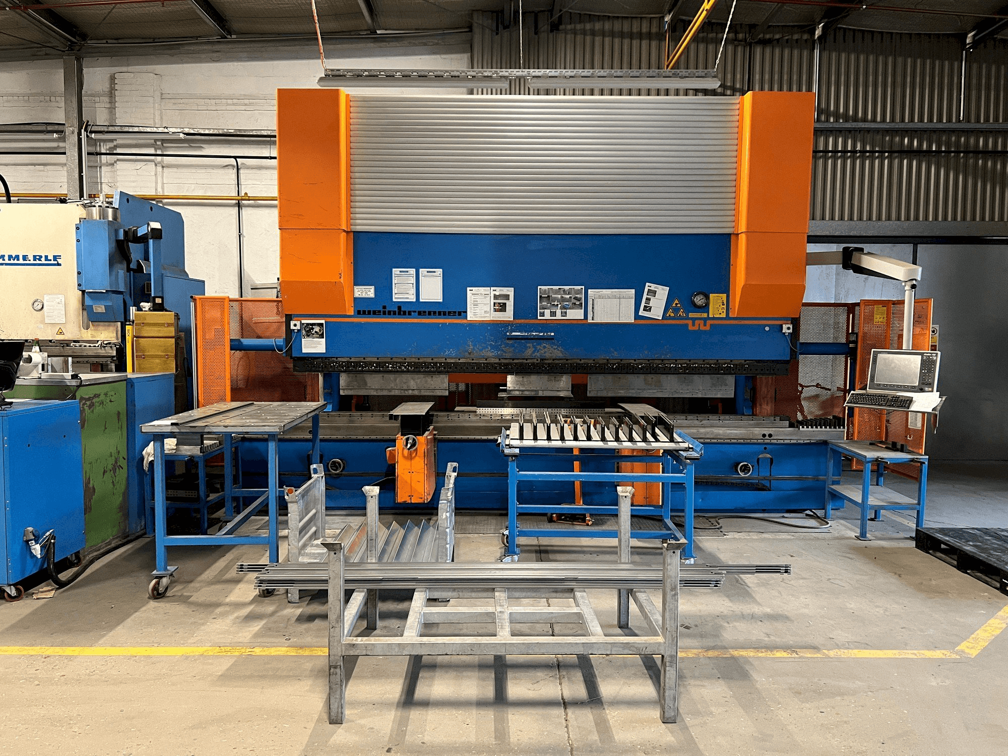 Vue de face de la machine Weinbrenner GP400