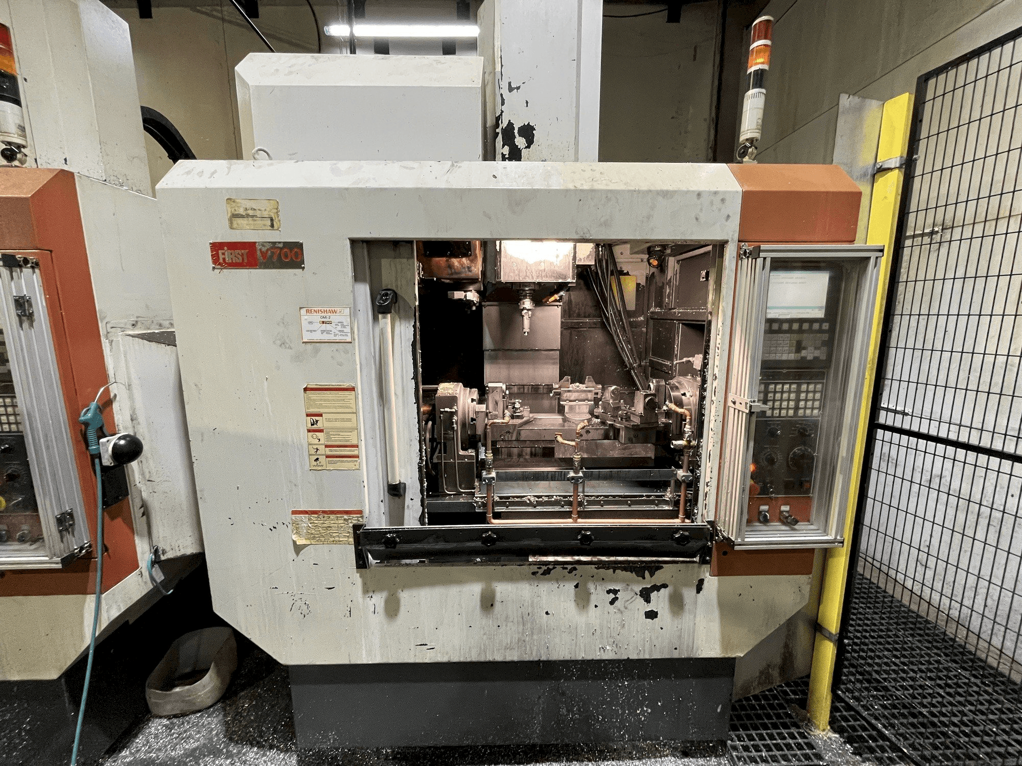 Vue de face de la machine FIRST V700