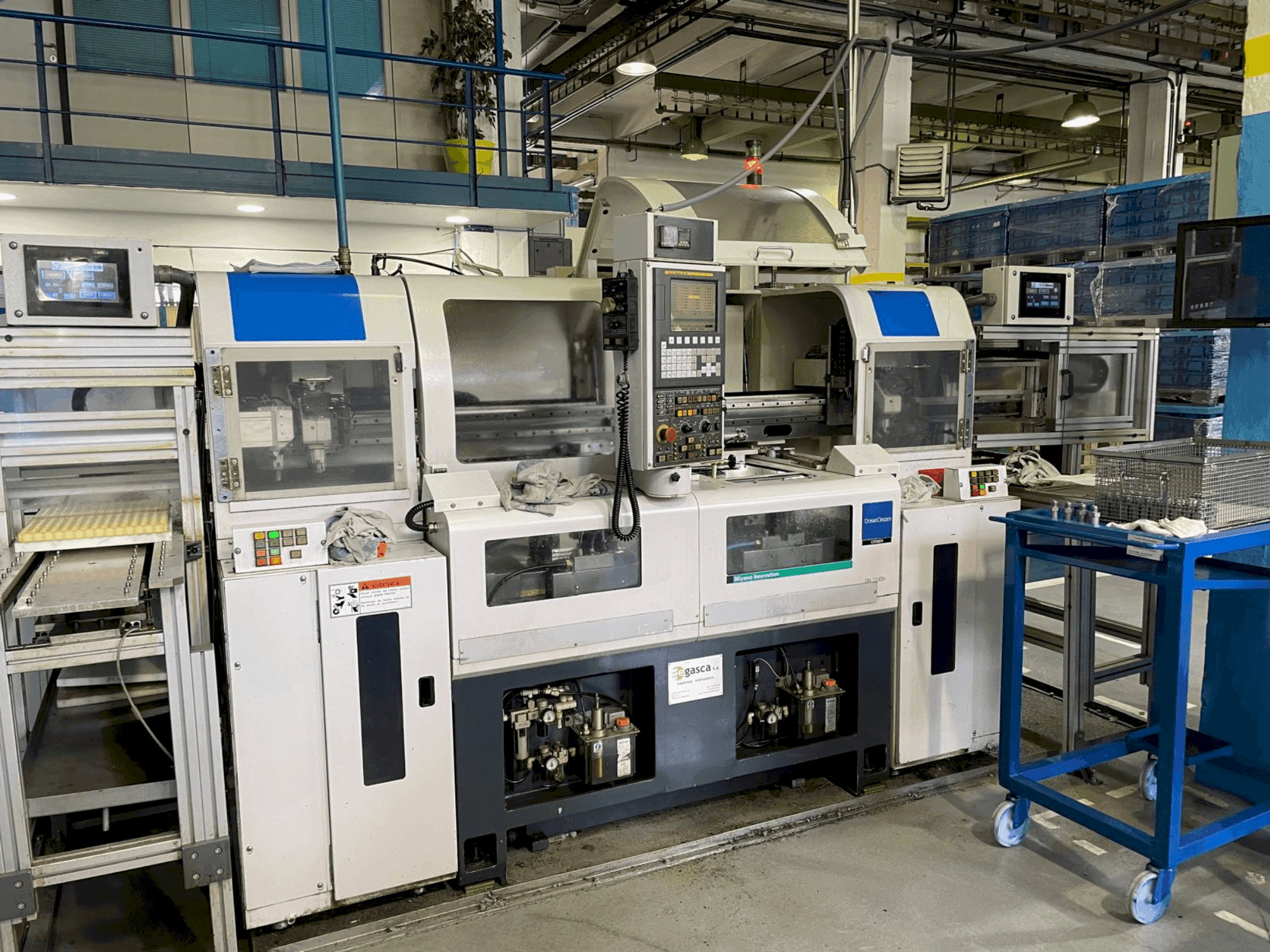 Vue de face de la machine Miyano GN-3200W