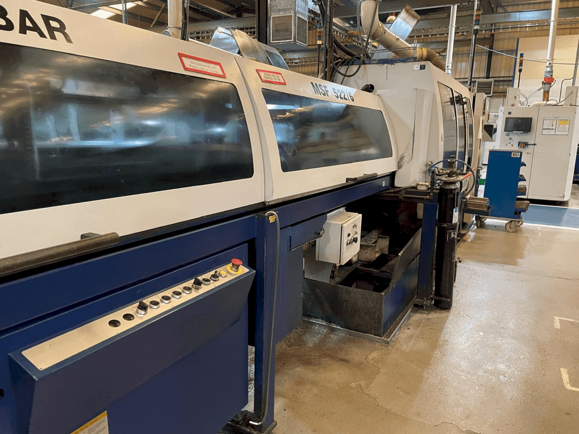 Vue de face de la machine Tornos-Bechler MultiDeco 26-6 (2000)