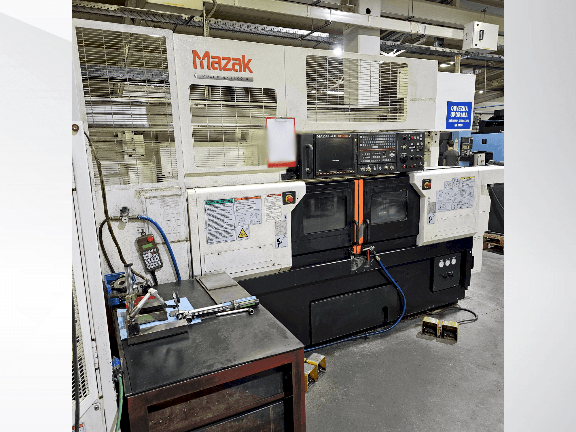 Vue de face de la machine Mazak Multiplex 6200II