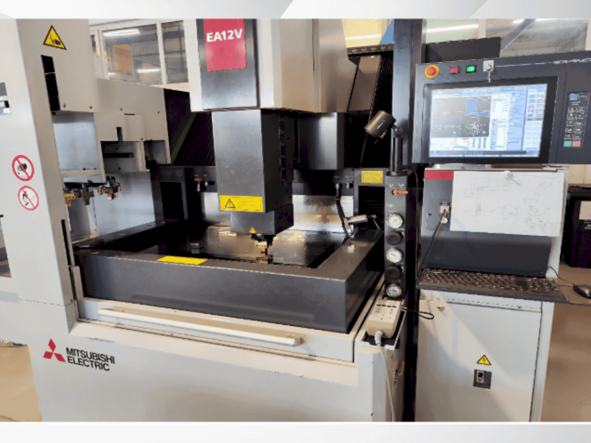 Vue de face de la machine Mitsubishi EA12VM ADVANCE