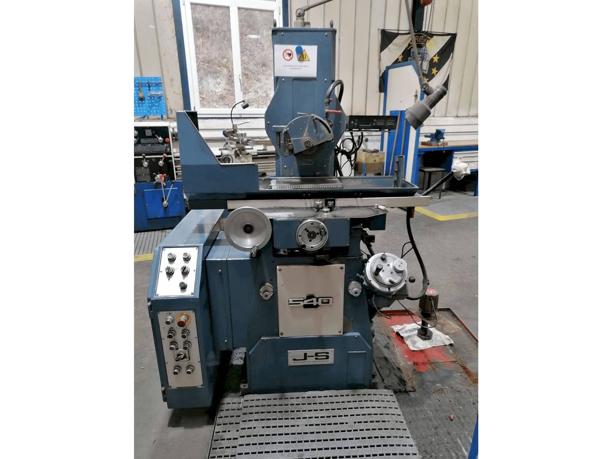 Vue de face de la machine Jones & Shipman 540