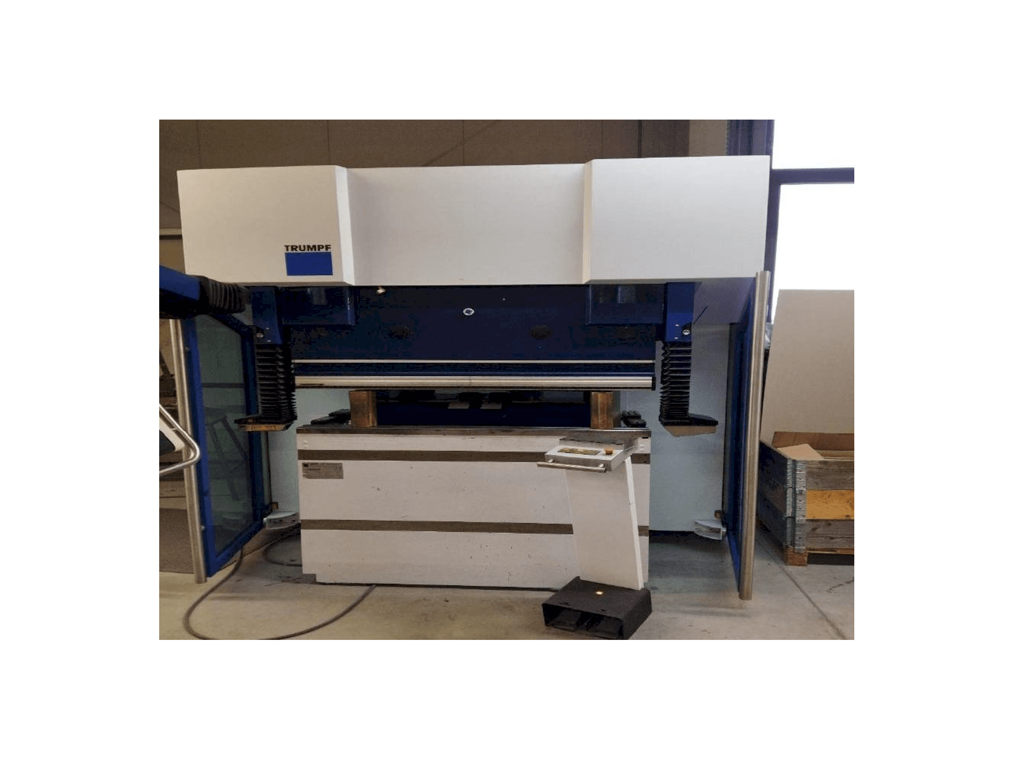Vue de face de la machine TRUMPF V500