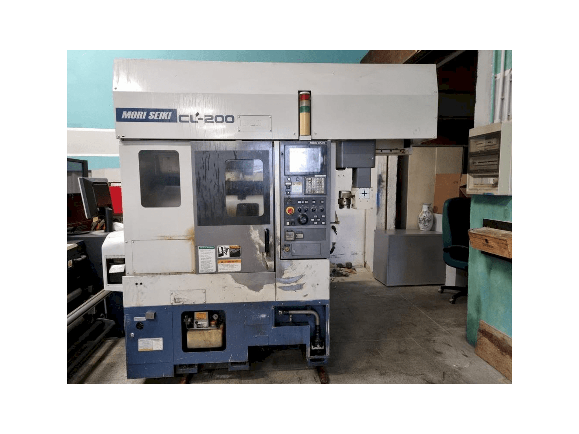 Vue de face de la machine MORI SEIKI CL-200