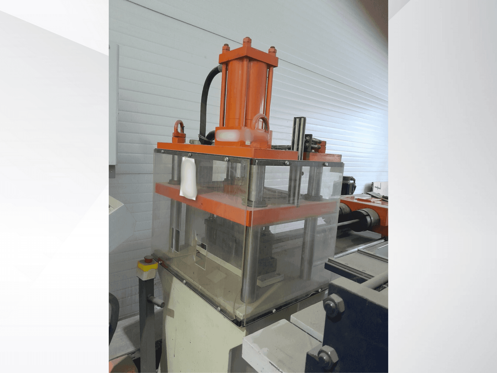 Vue de face de la machine UZMA MAKINA PDM 30