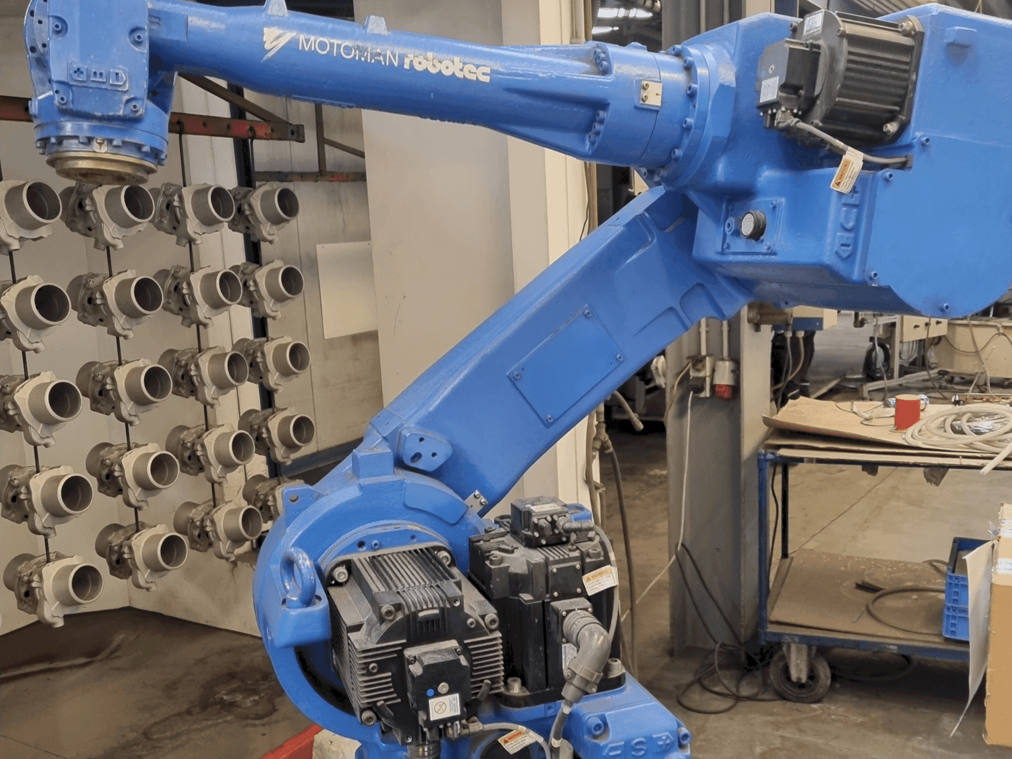 Vue de face de la machine MOTOMAN UP50N